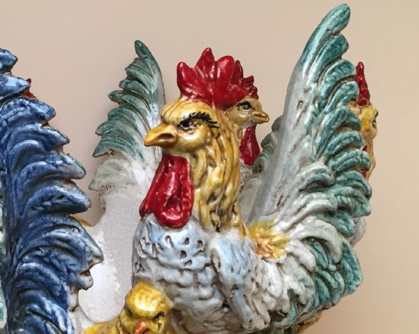 CENTERPIECE WITH HENS AND CHICKS
